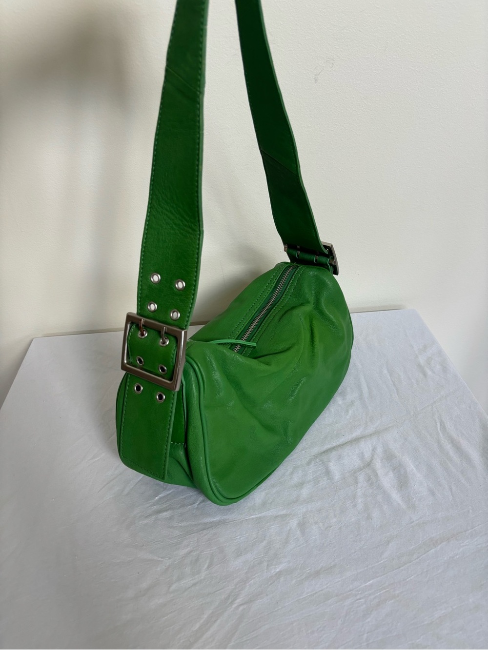 Free People Arm Candy Bag cut grass shoulder bag purse Style 90298696 womens